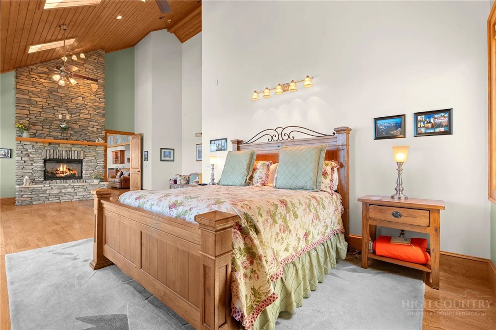 Image number 21 for the current listing