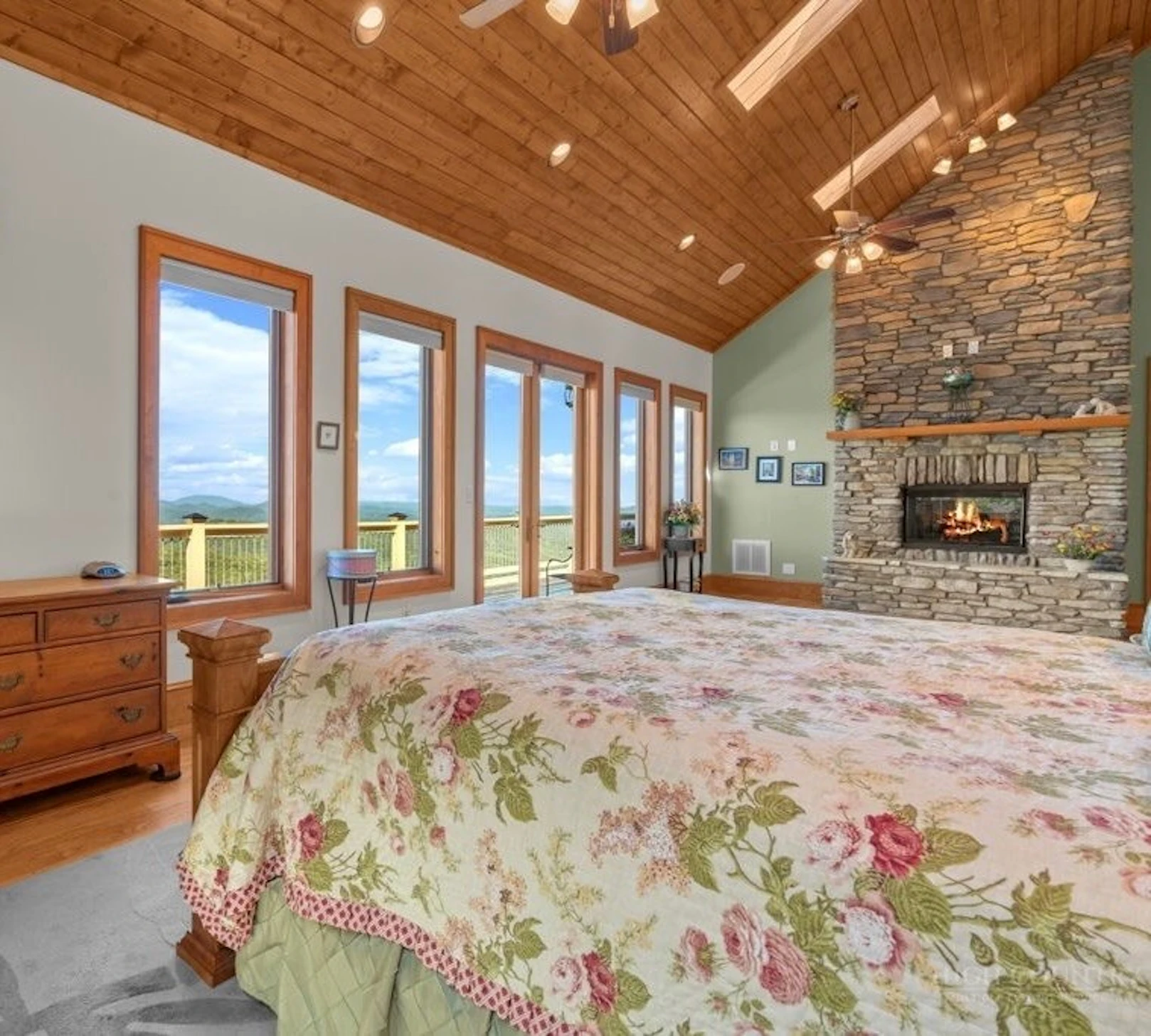 Image number 20 for the current listing