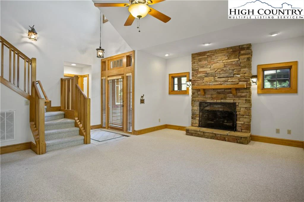 Image number 1 for the current listing