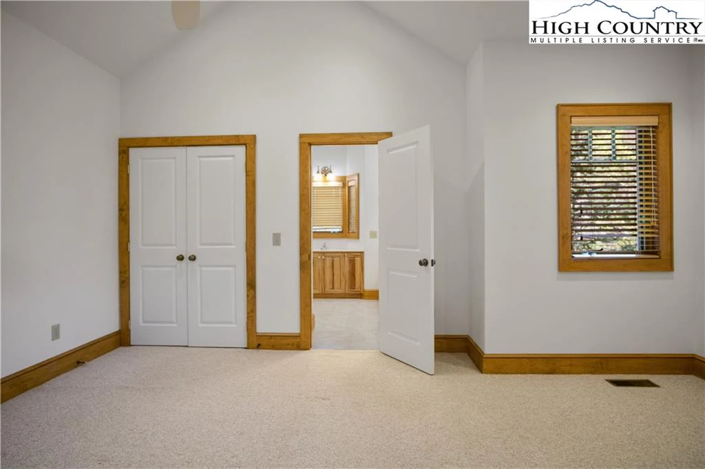 Image number 3 for the current listing