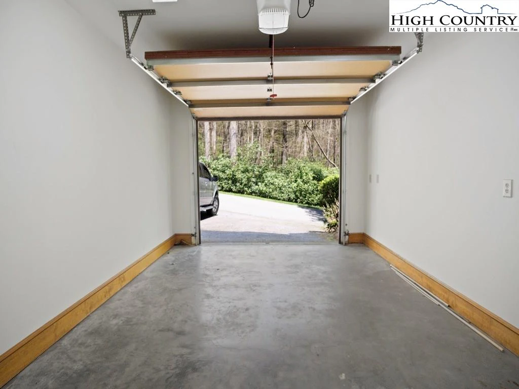 Image number 7 for the current listing