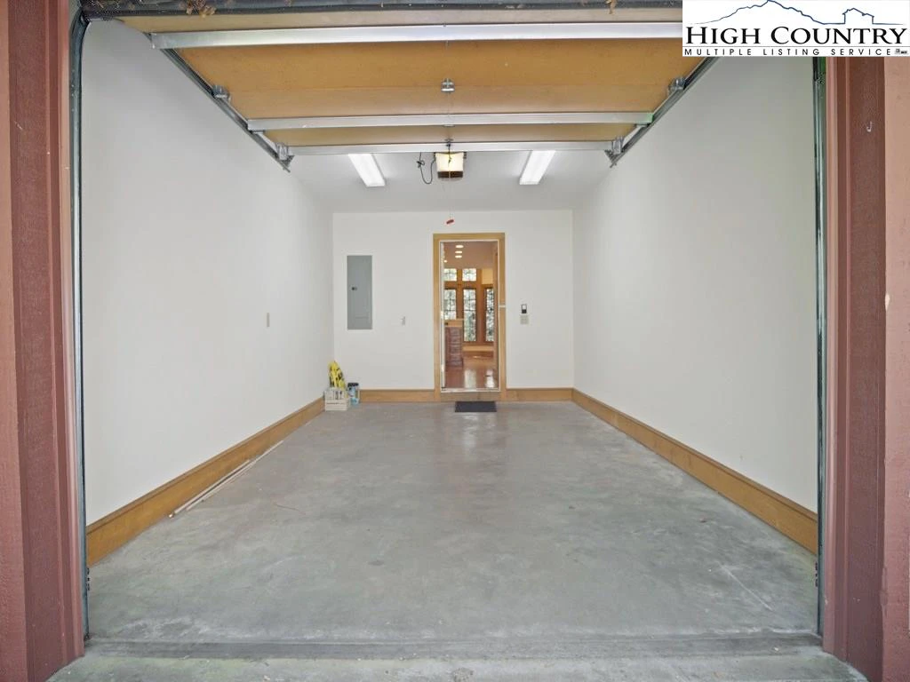 Image number 8 for the current listing