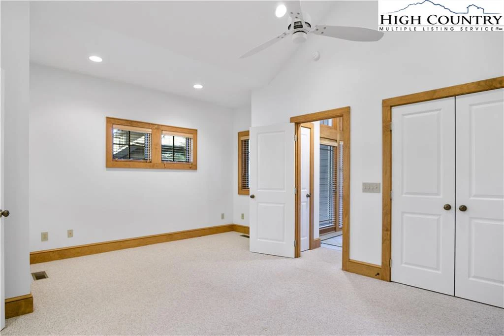 Image number 10 for the current listing
