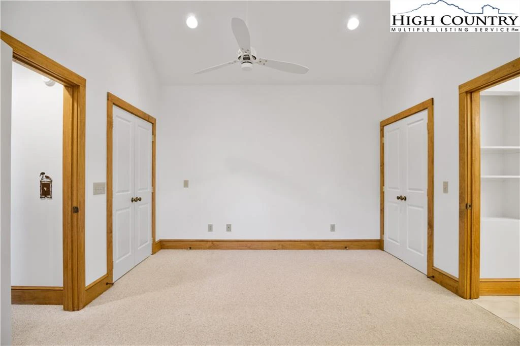 Image number 2 for the current listing