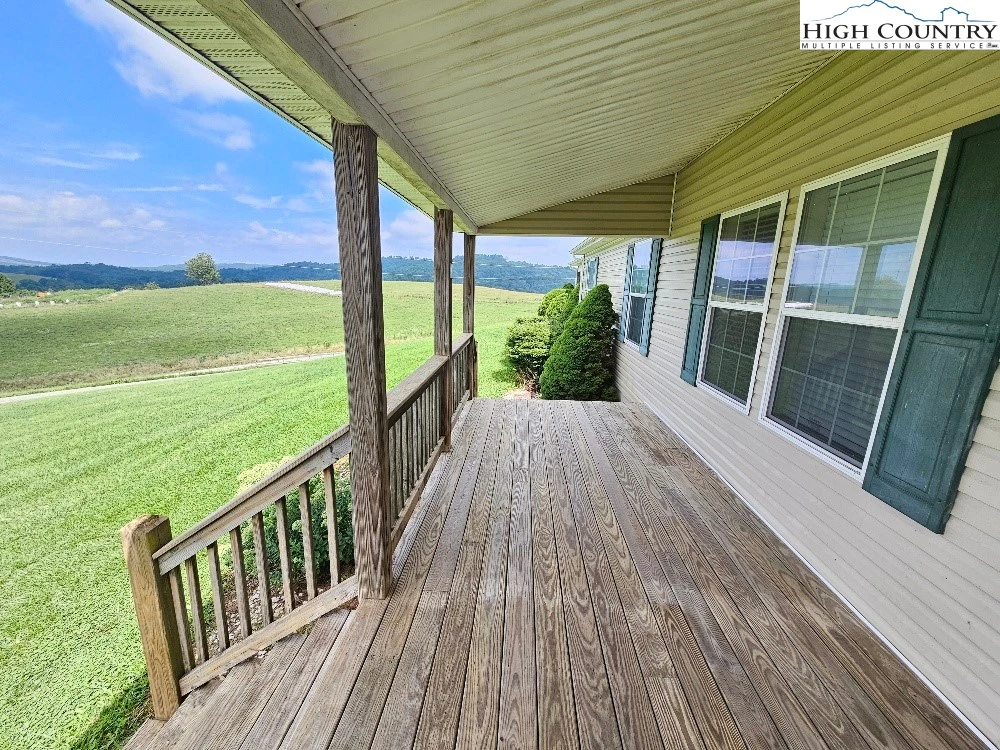 Image number 3 for the current listing