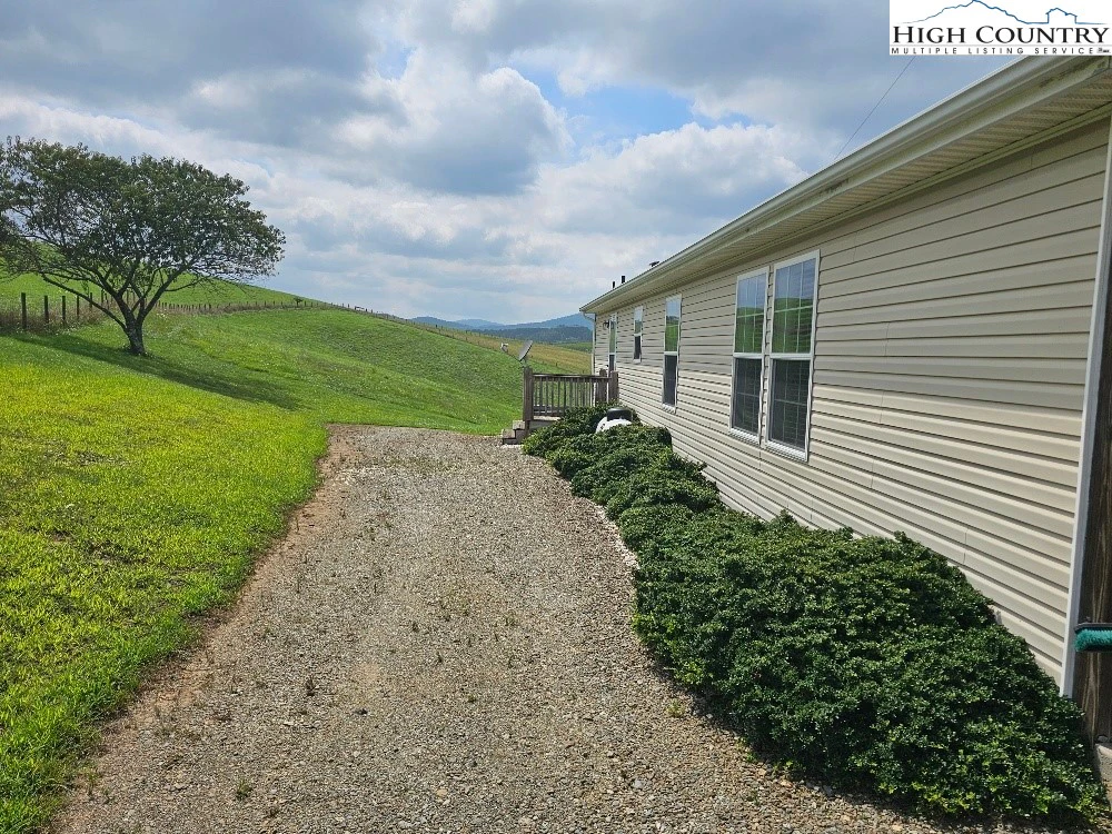 Image number 4 for the current listing