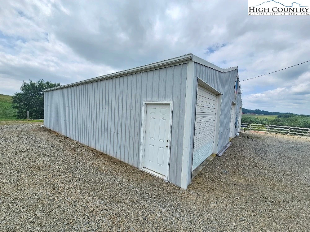 Image number 7 for the current listing