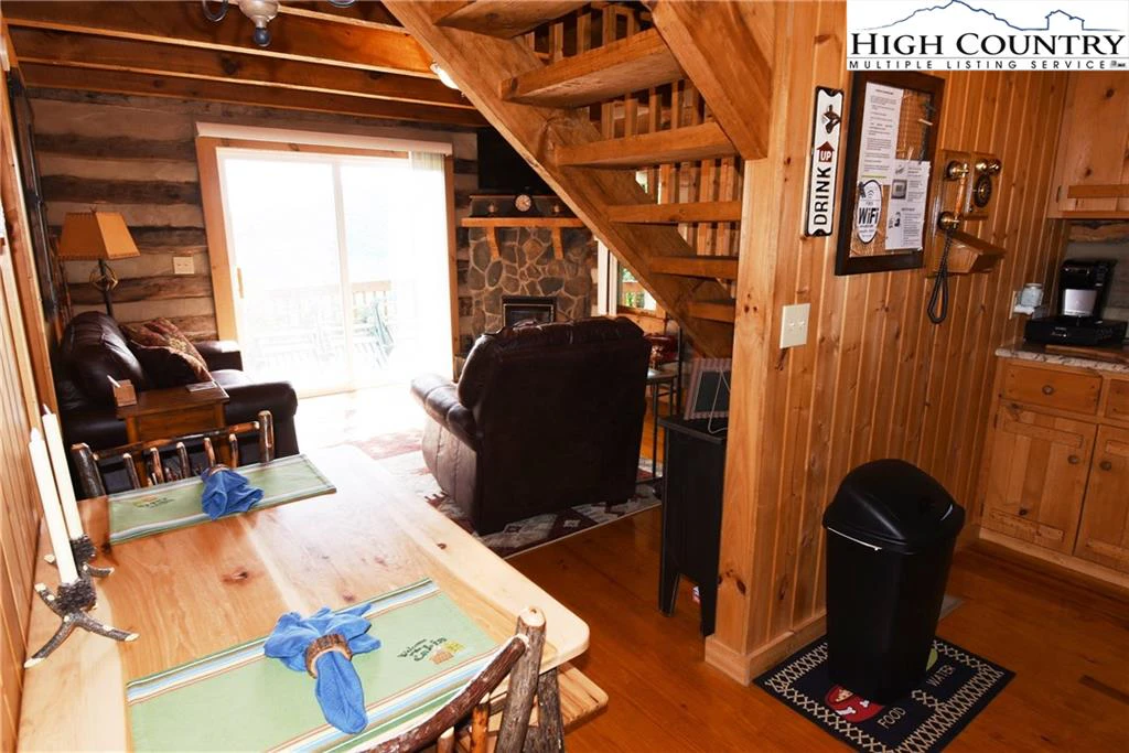 Image number 15 for the current listing