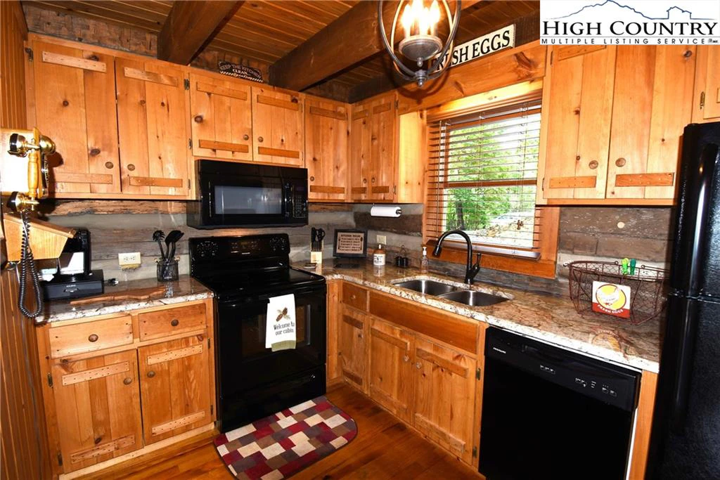 Image number 14 for the current listing