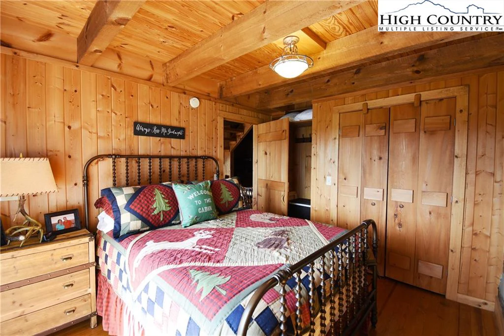 Image number 11 for the current listing