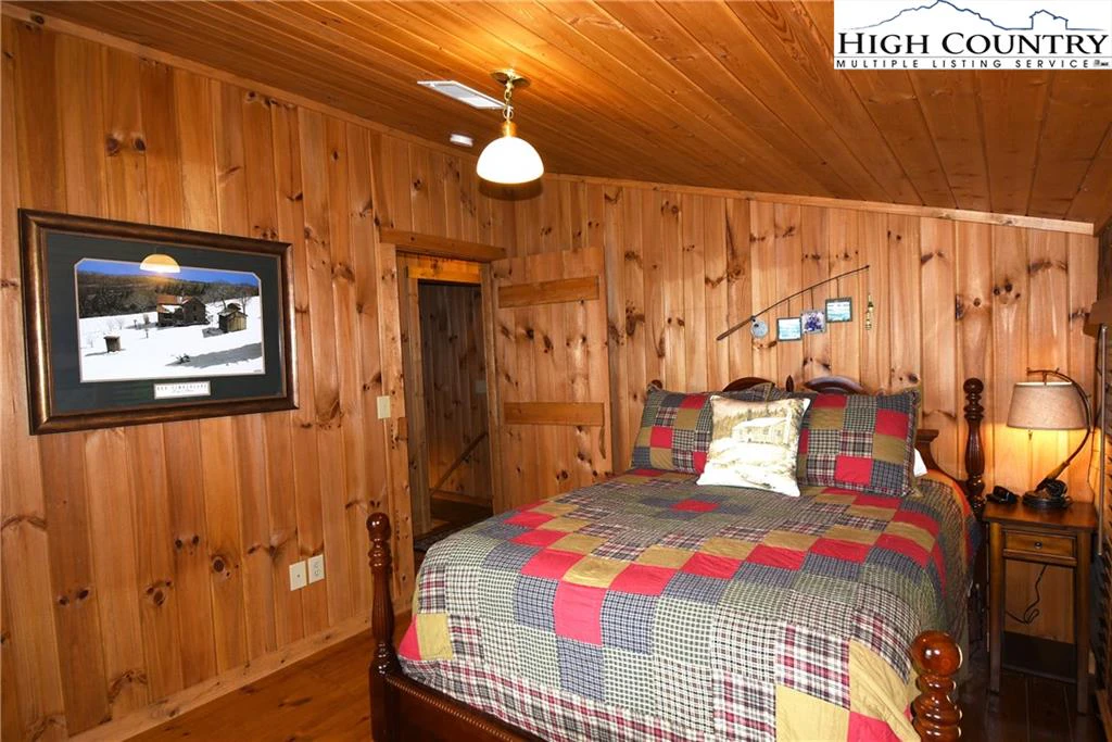 Image number 9 for the current listing