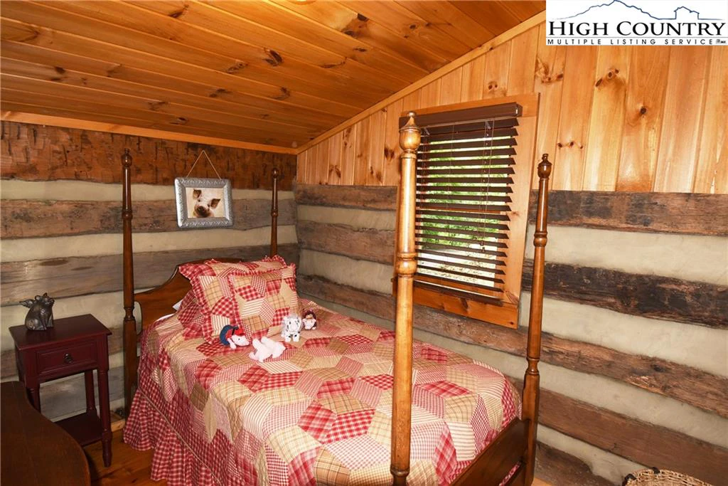 Image number 6 for the current listing