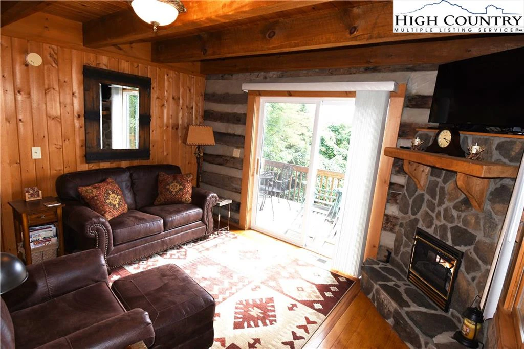 Image number 19 for the current listing