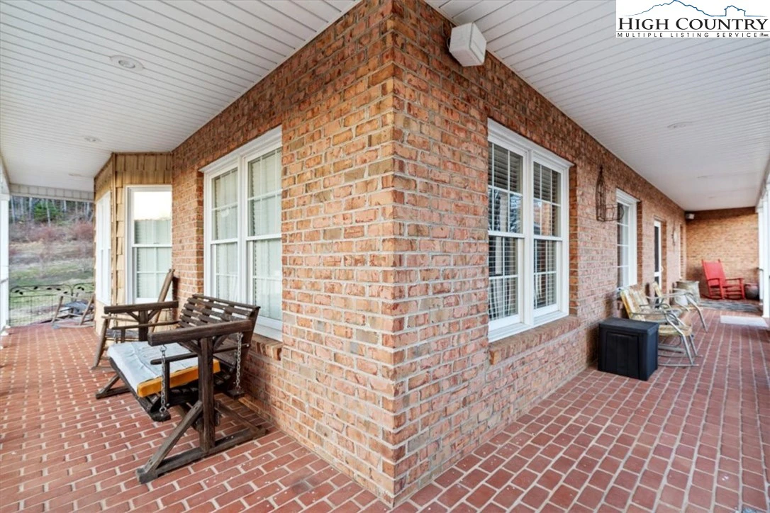 Image number 15 for the current listing