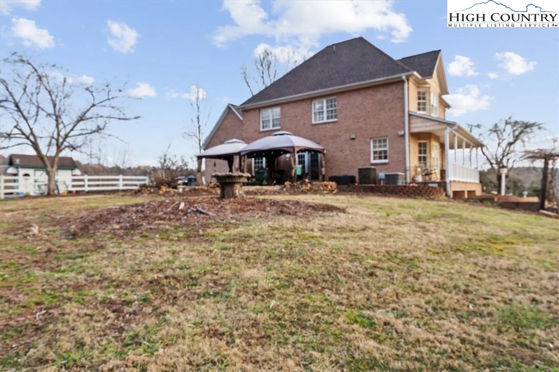 Image number 16 for the current listing