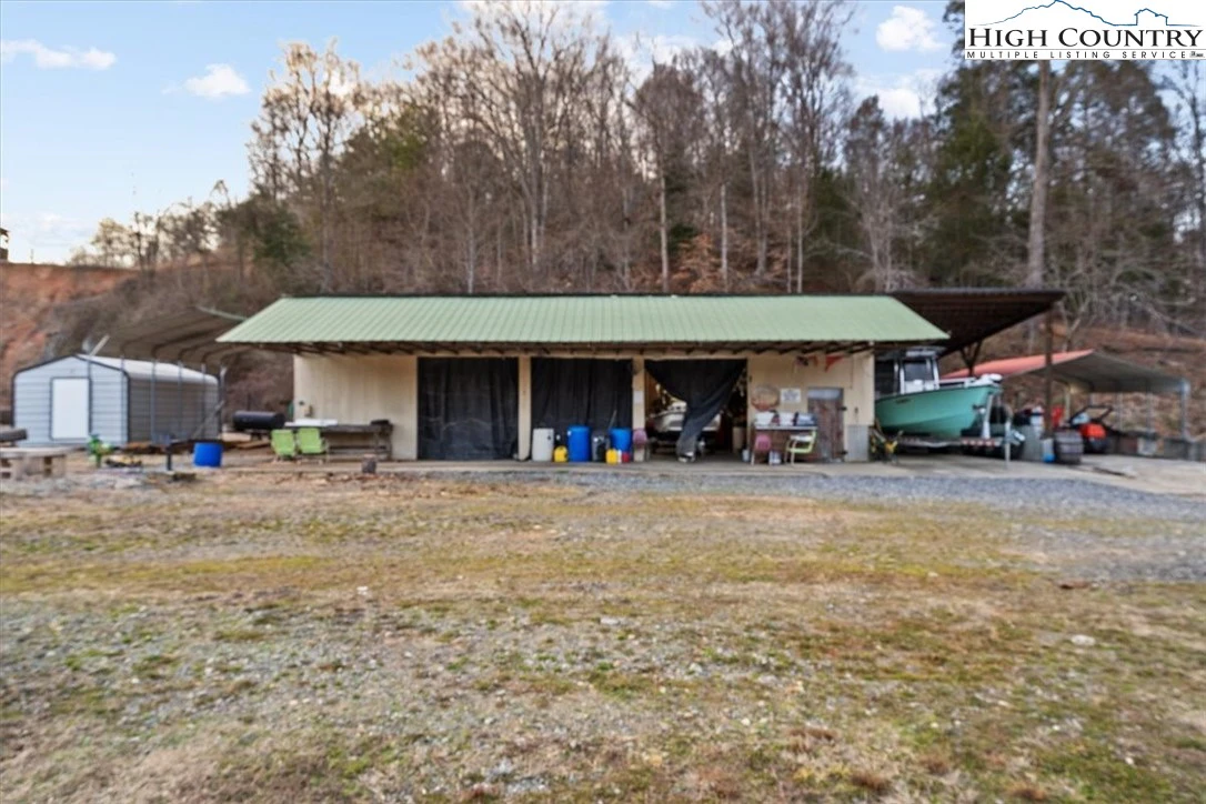 Image number 17 for the current listing