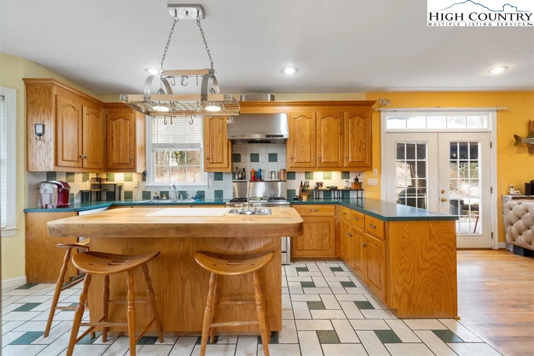 Image number 3 for the current listing