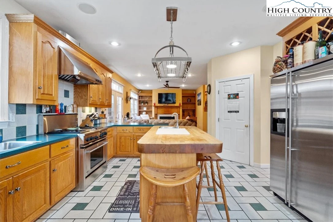 Image number 4 for the current listing