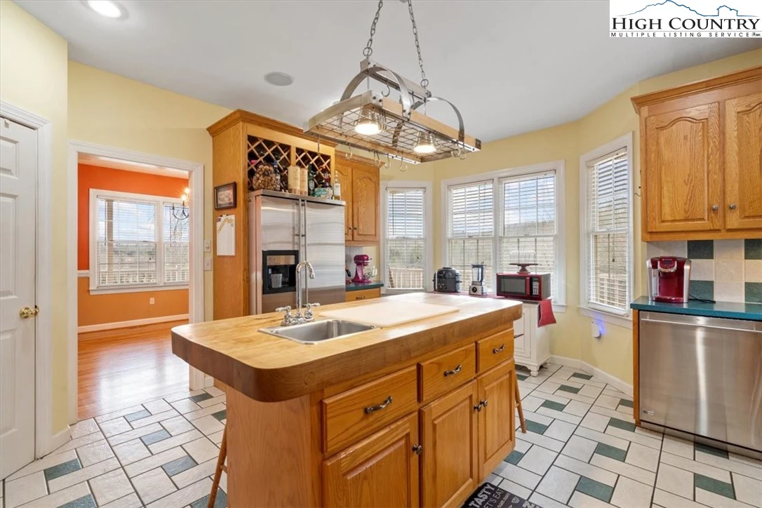 Image number 5 for the current listing