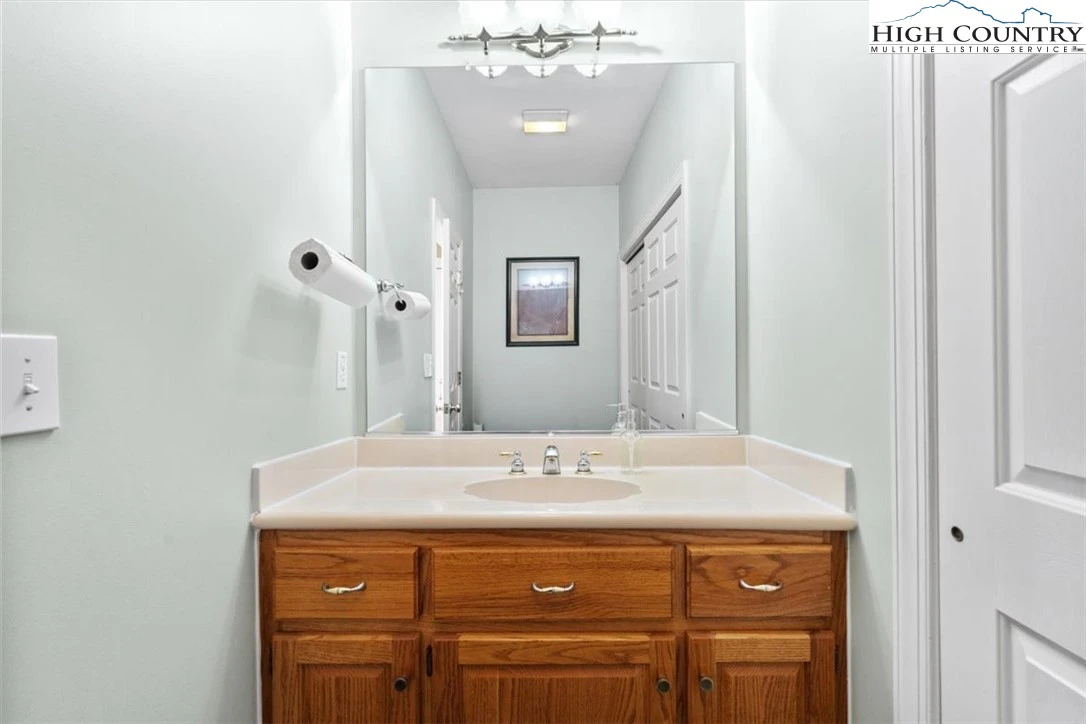 Image number 6 for the current listing