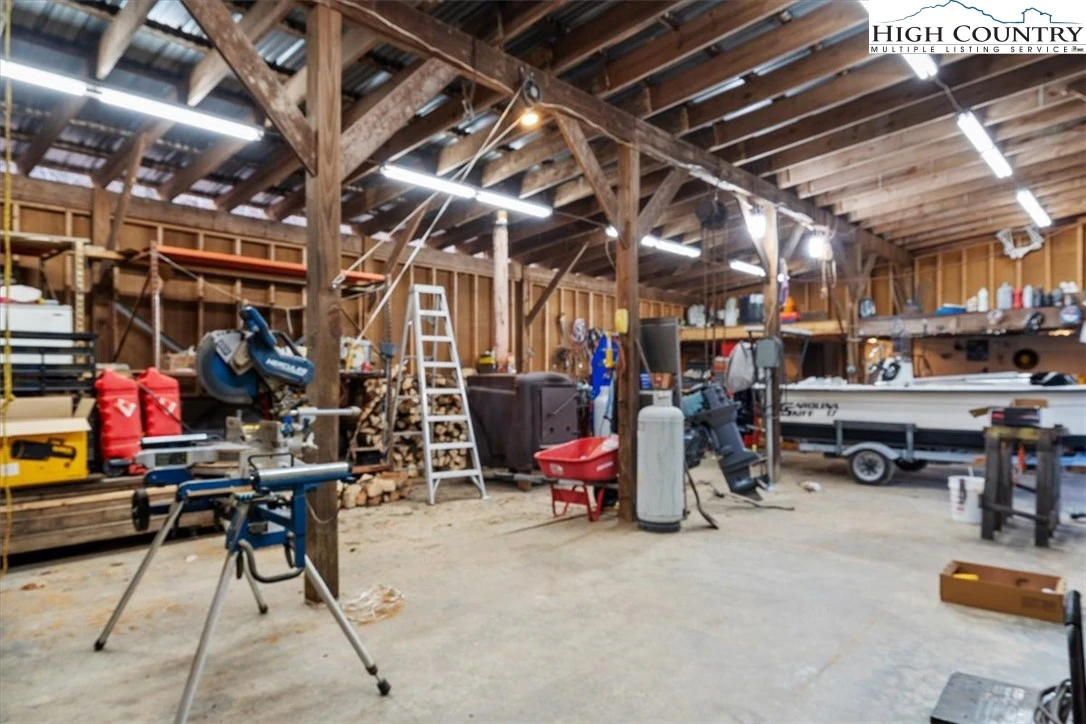 Image number 11 for the current listing