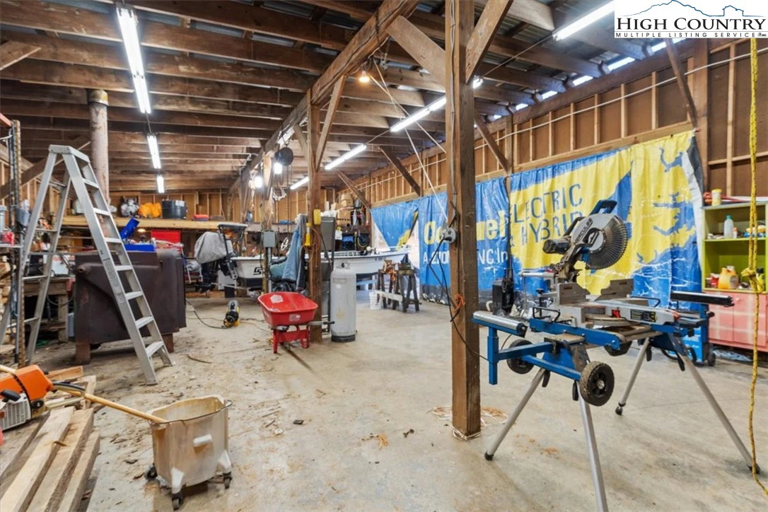 Image number 12 for the current listing