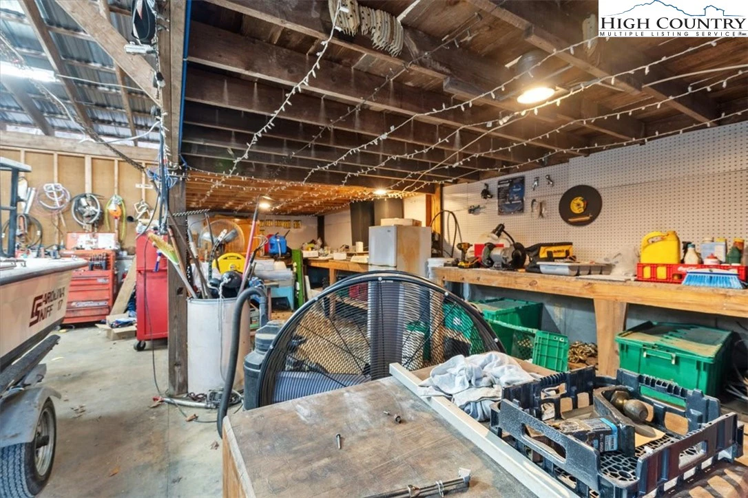 Image number 14 for the current listing