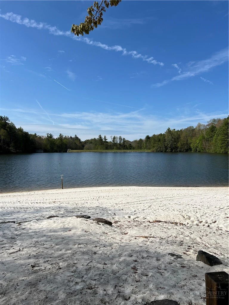 Image number 2 for the current listing