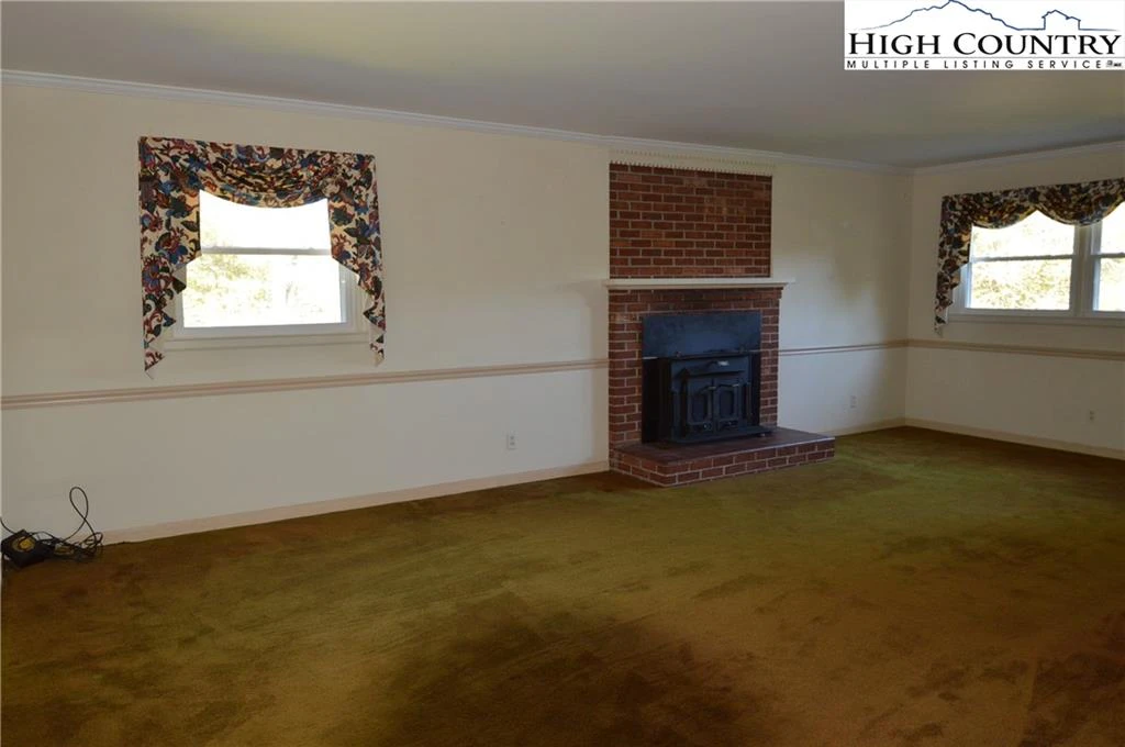 Image number 9 for the current listing