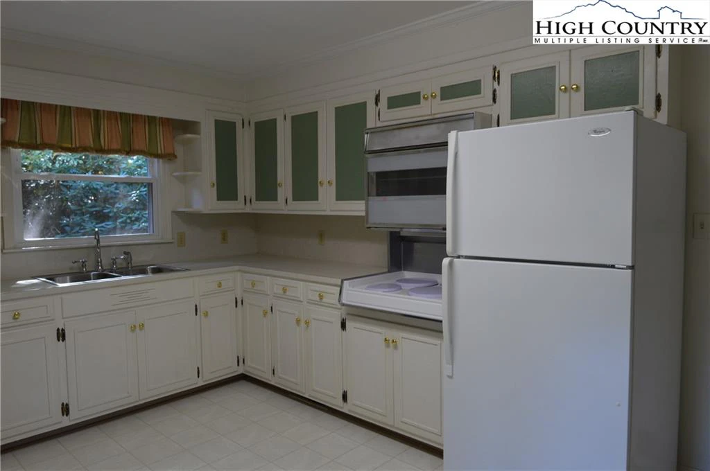 Image number 11 for the current listing