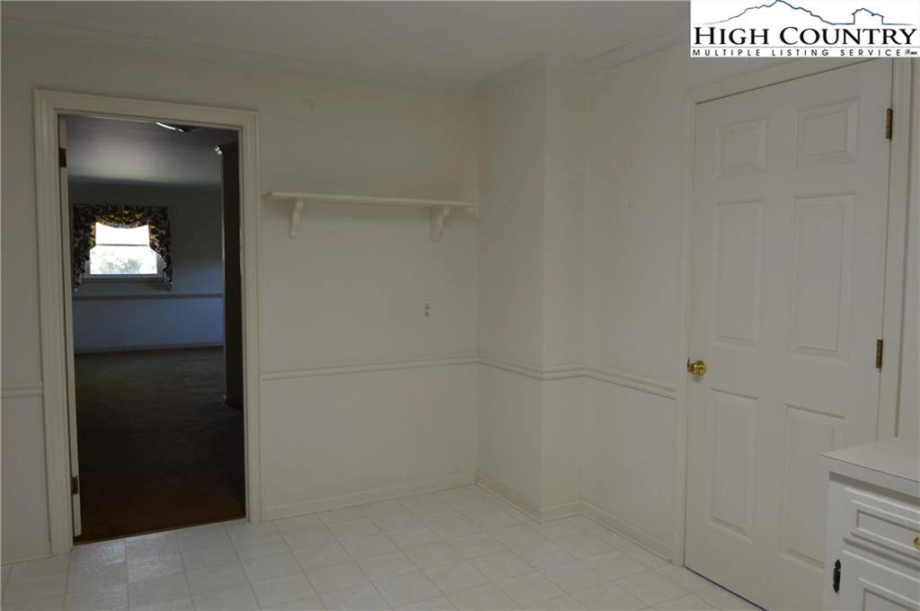 Image number 12 for the current listing