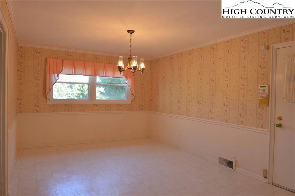 Image number 15 for the current listing