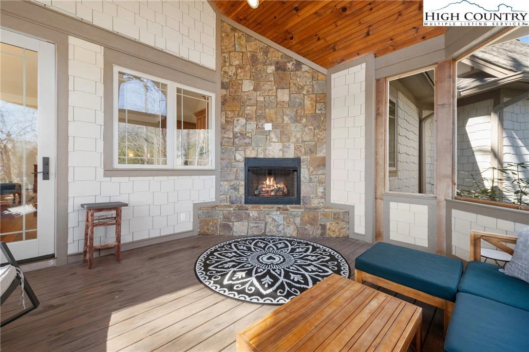 Image number 3 for the current listing