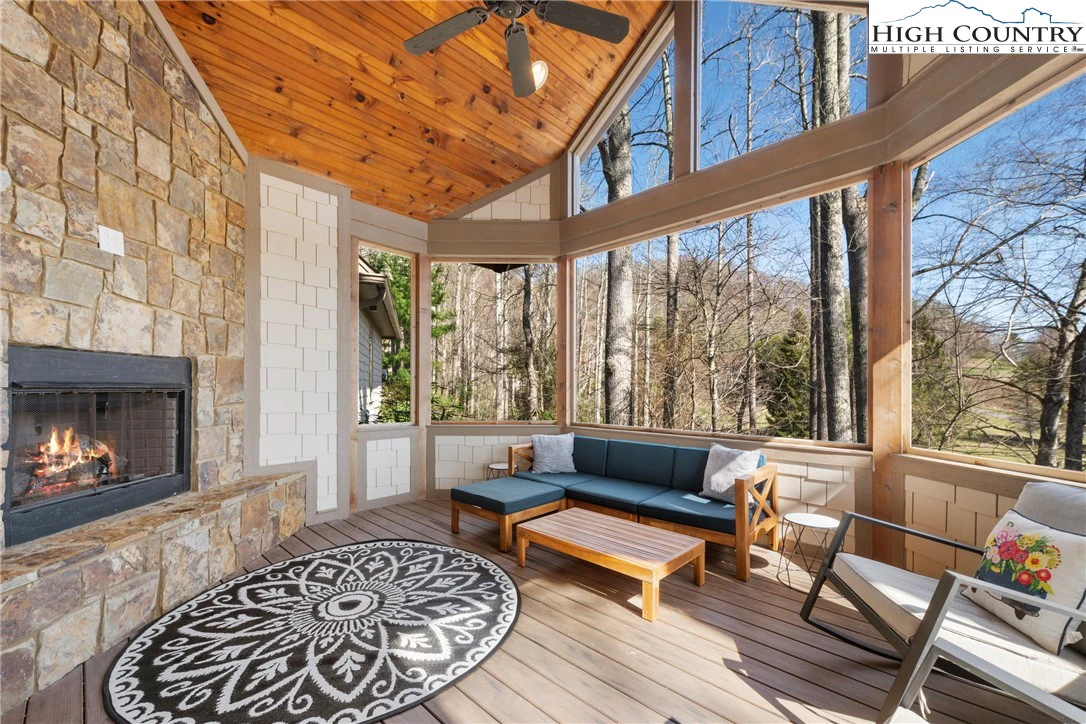 Image number 13 for the current listing