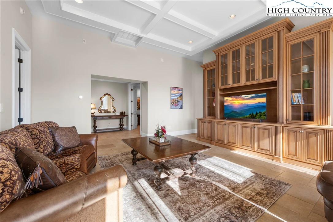 Image number 8 for the current listing