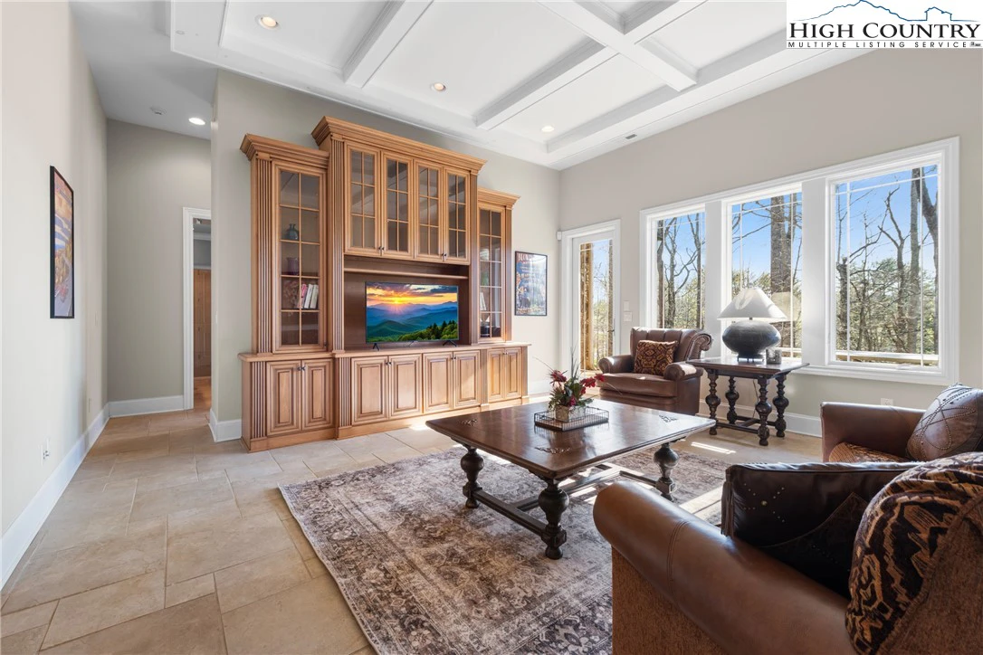 Image number 10 for the current listing