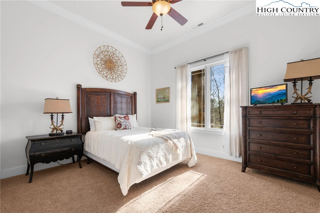 Image number 2 for the current listing