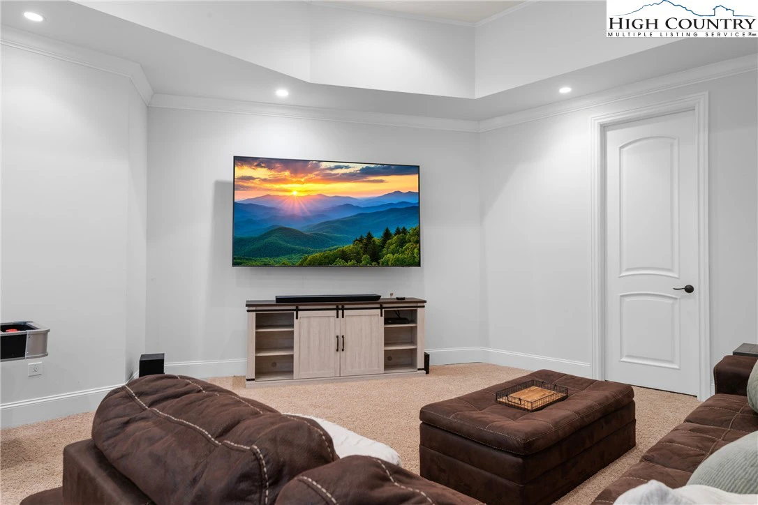 Image number 16 for the current listing