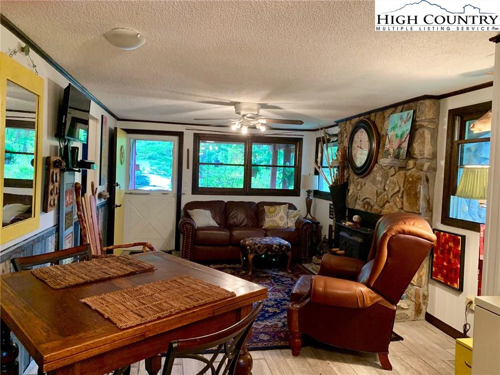Image number 13 for the current listing