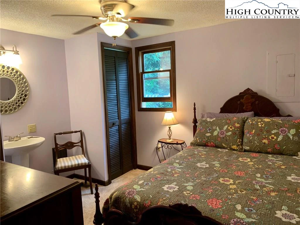 Image number 2 for the current listing