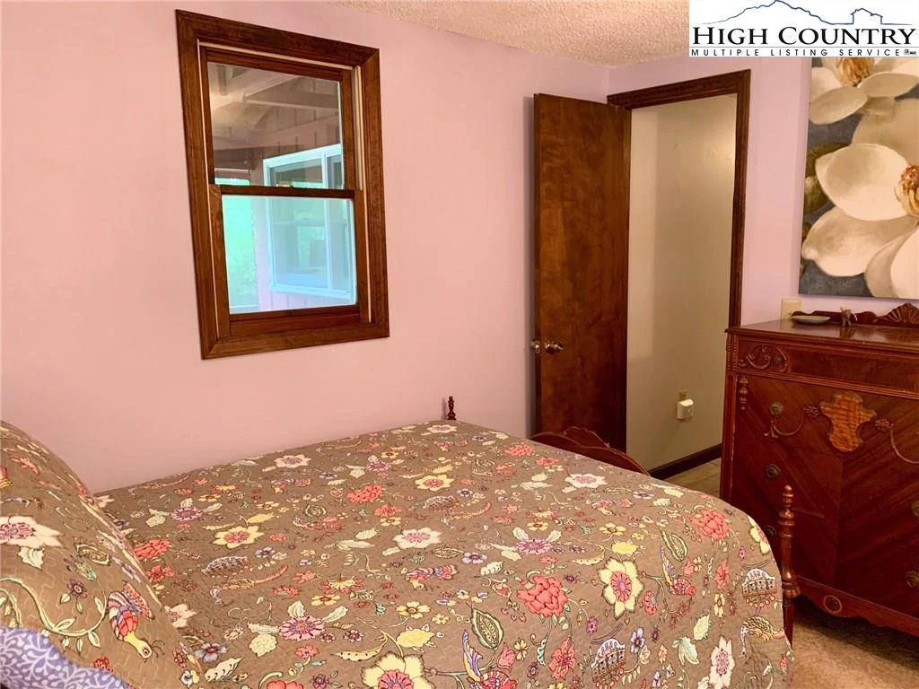 Image number 12 for the current listing