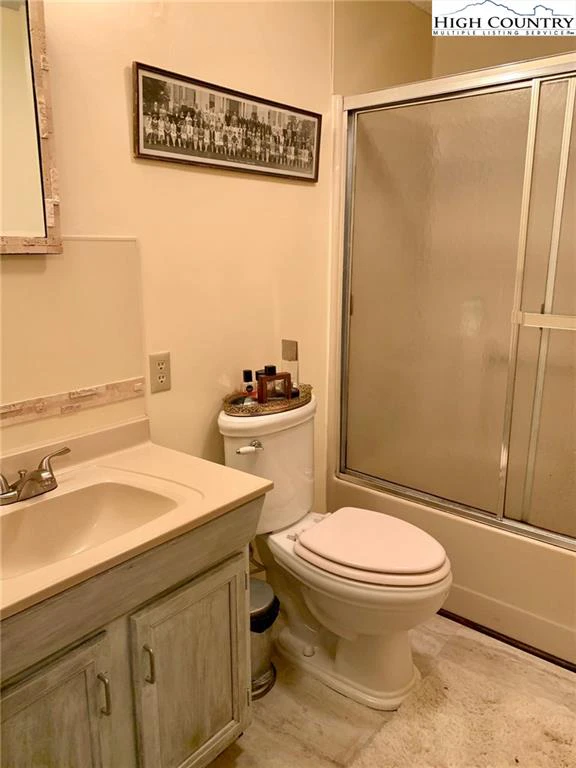 Image number 11 for the current listing