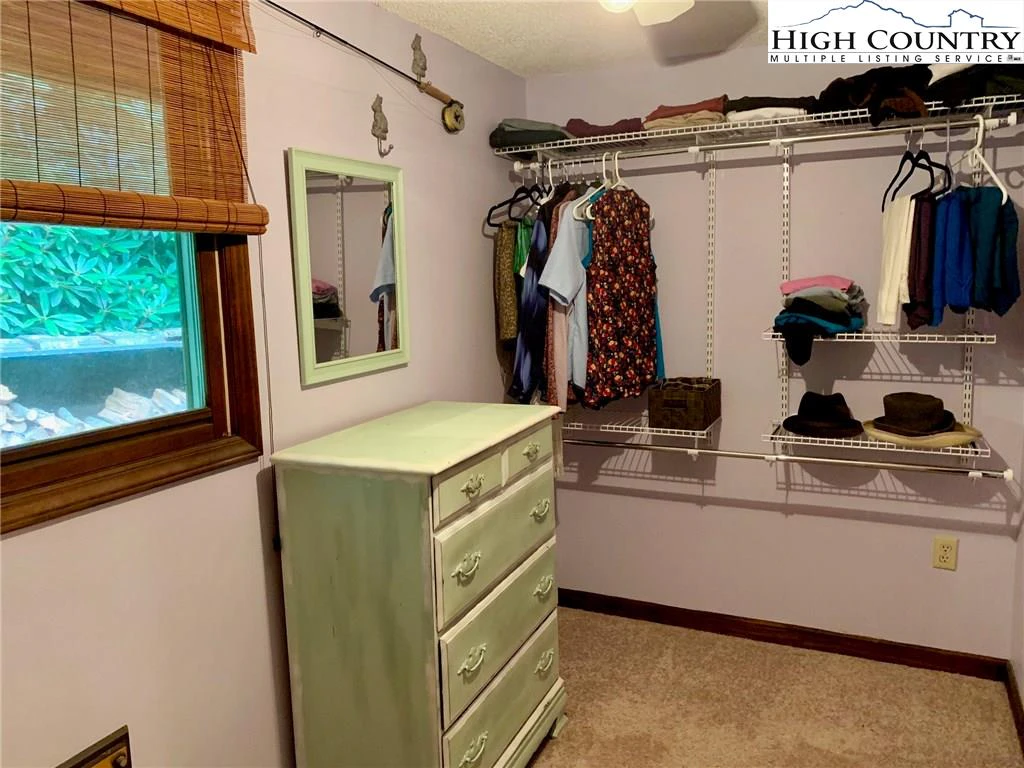 Image number 8 for the current listing
