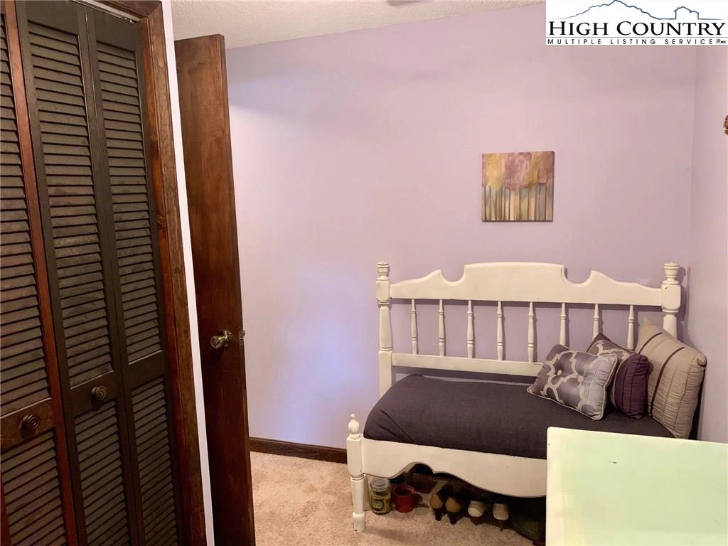 Image number 7 for the current listing