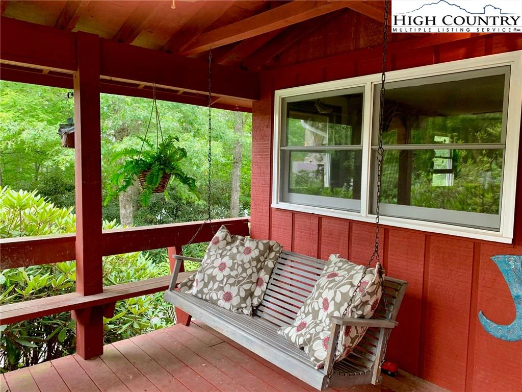 Image number 19 for the current listing
