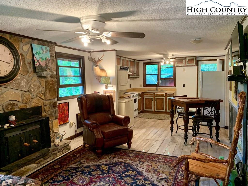 Image number 14 for the current listing