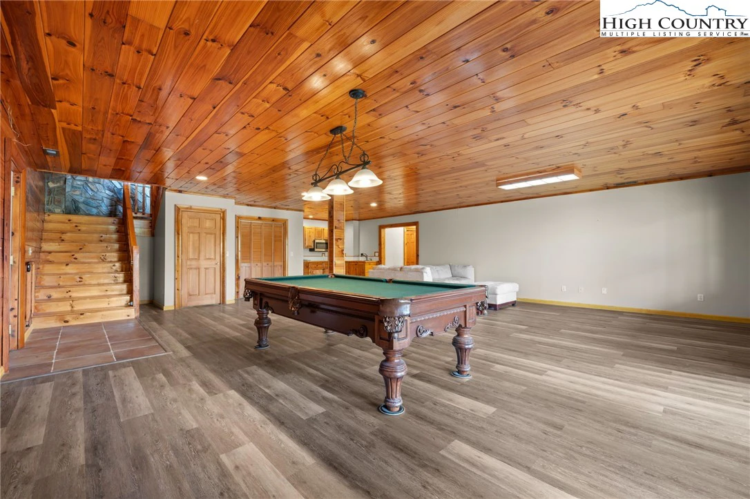 Image number 14 for the current listing