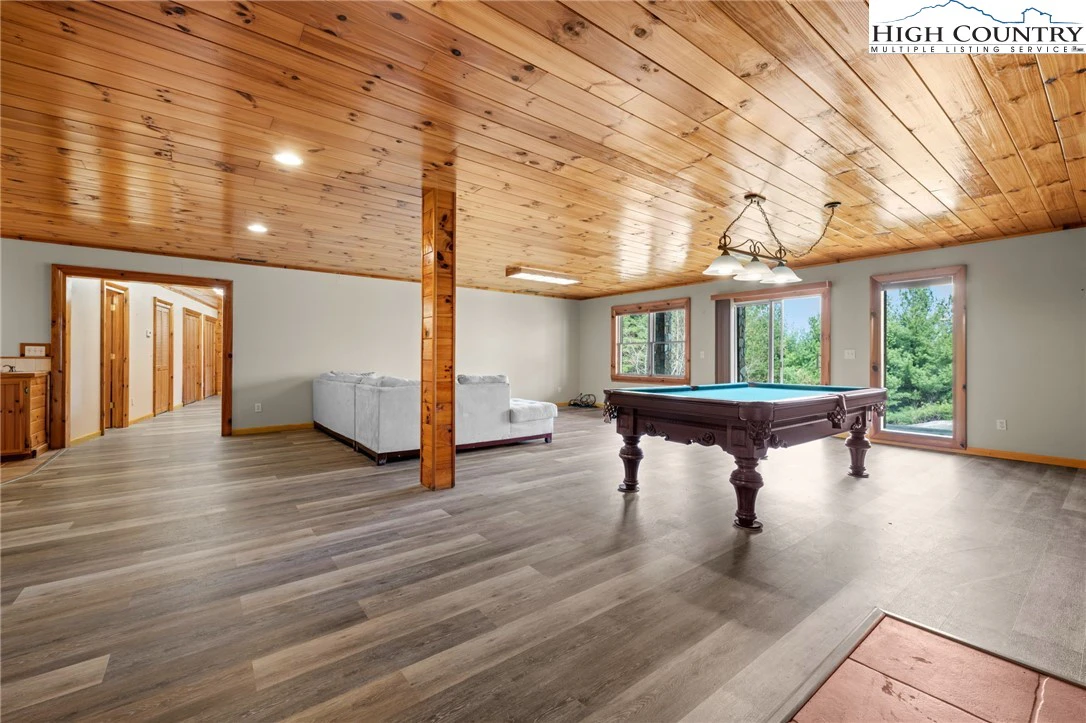 Image number 12 for the current listing