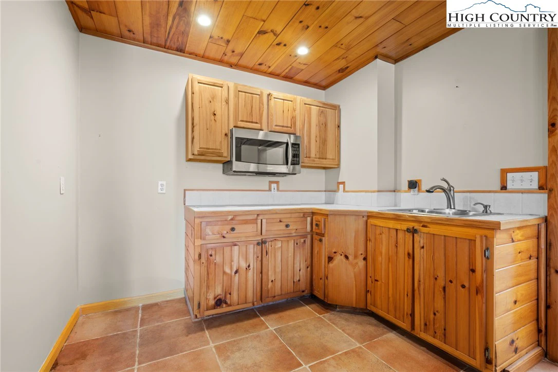 Image number 11 for the current listing