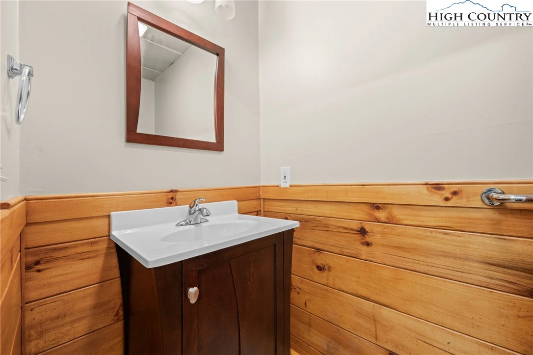 Image number 10 for the current listing